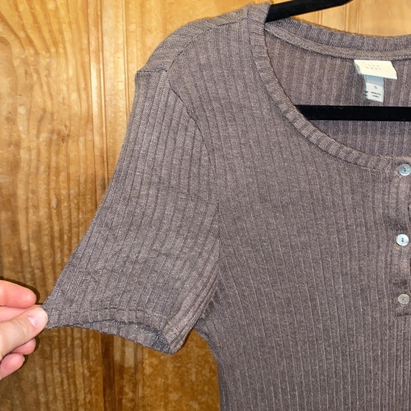 Short Sleeve Top - Picture 3 of 5